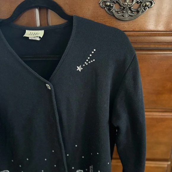 Gorgeous Women’s Vintage Teddi sweater. Button down. Size Medium. - Picture 5 of 10